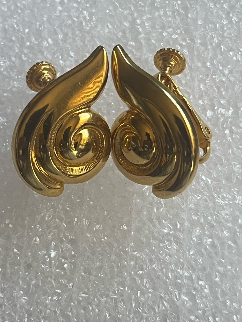 Vintage Gold Tone Scroll Lever Back Screw On
